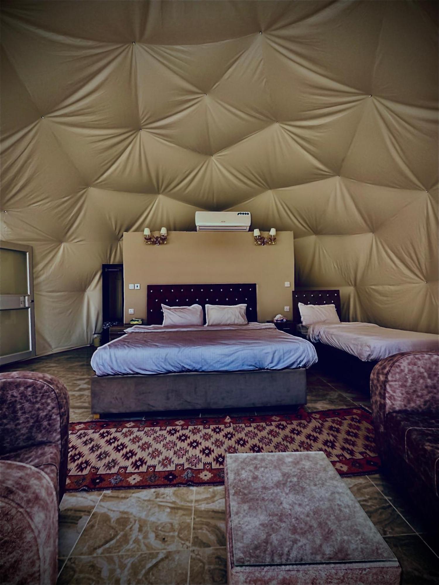 Holiday Inn Luxury Camp Wadi Rum Buitenkant foto