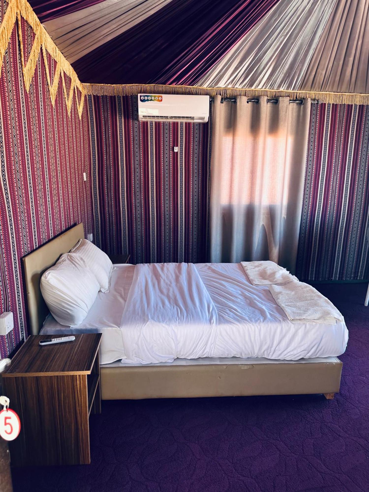 Holiday Inn Luxury Camp Wadi Rum Buitenkant foto