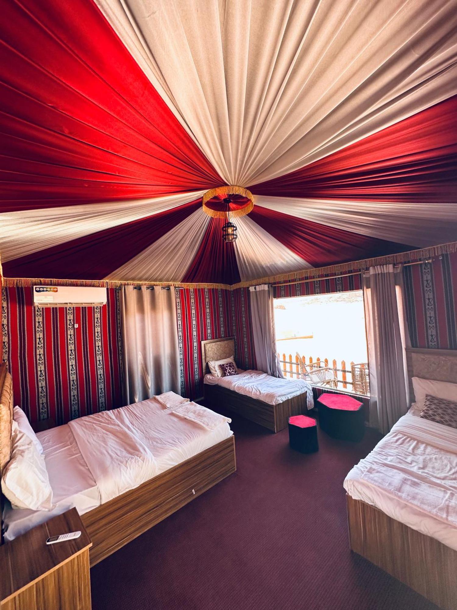 Holiday Inn Luxury Camp Wadi Rum Buitenkant foto